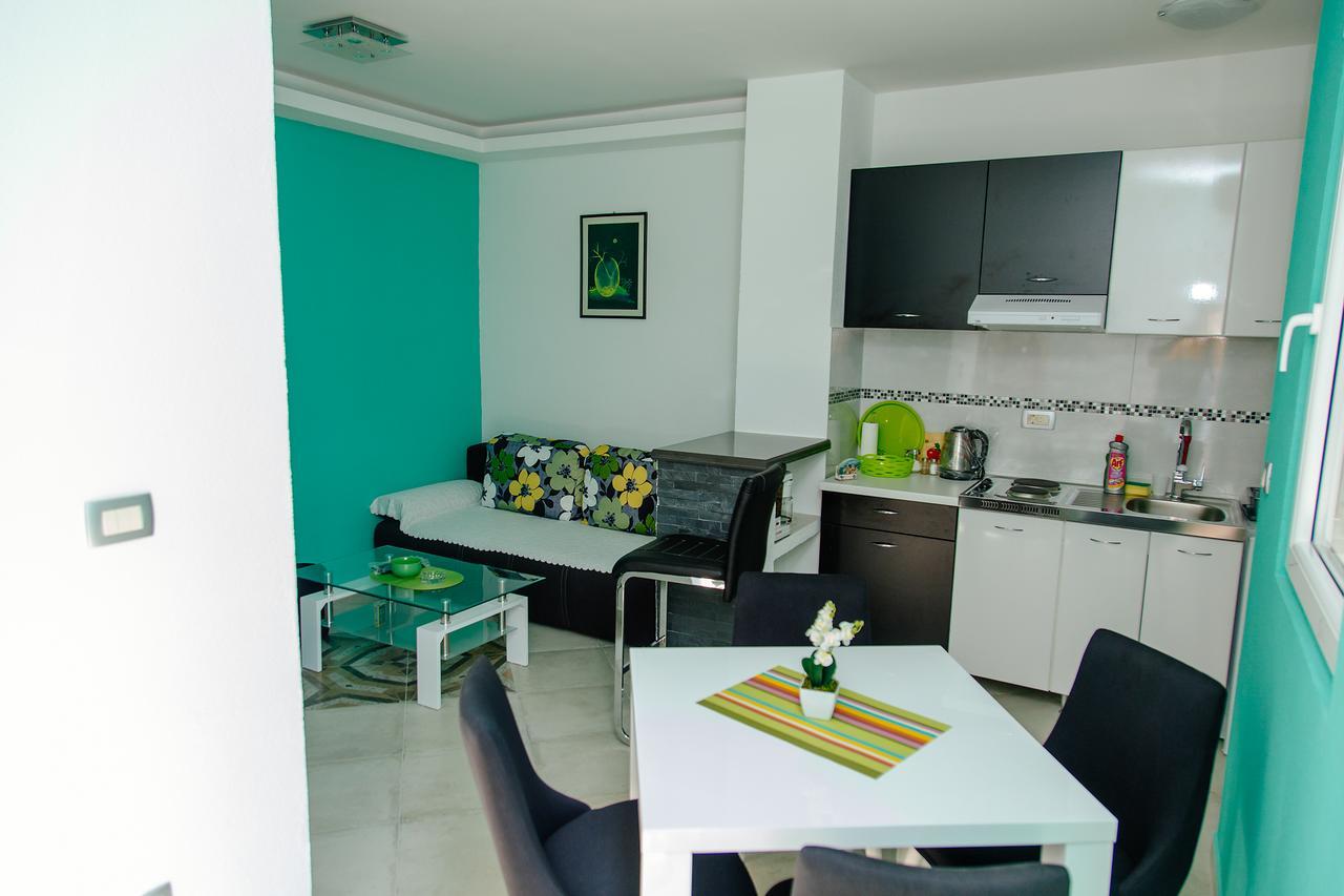Apartmani Mozaici リサン エクステリア 写真