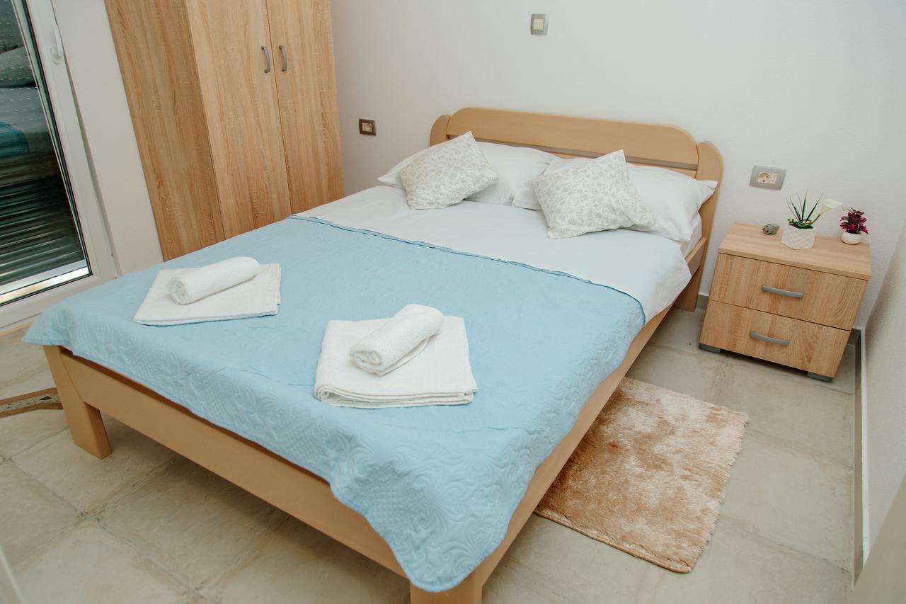 Apartmani Mozaici リサン エクステリア 写真