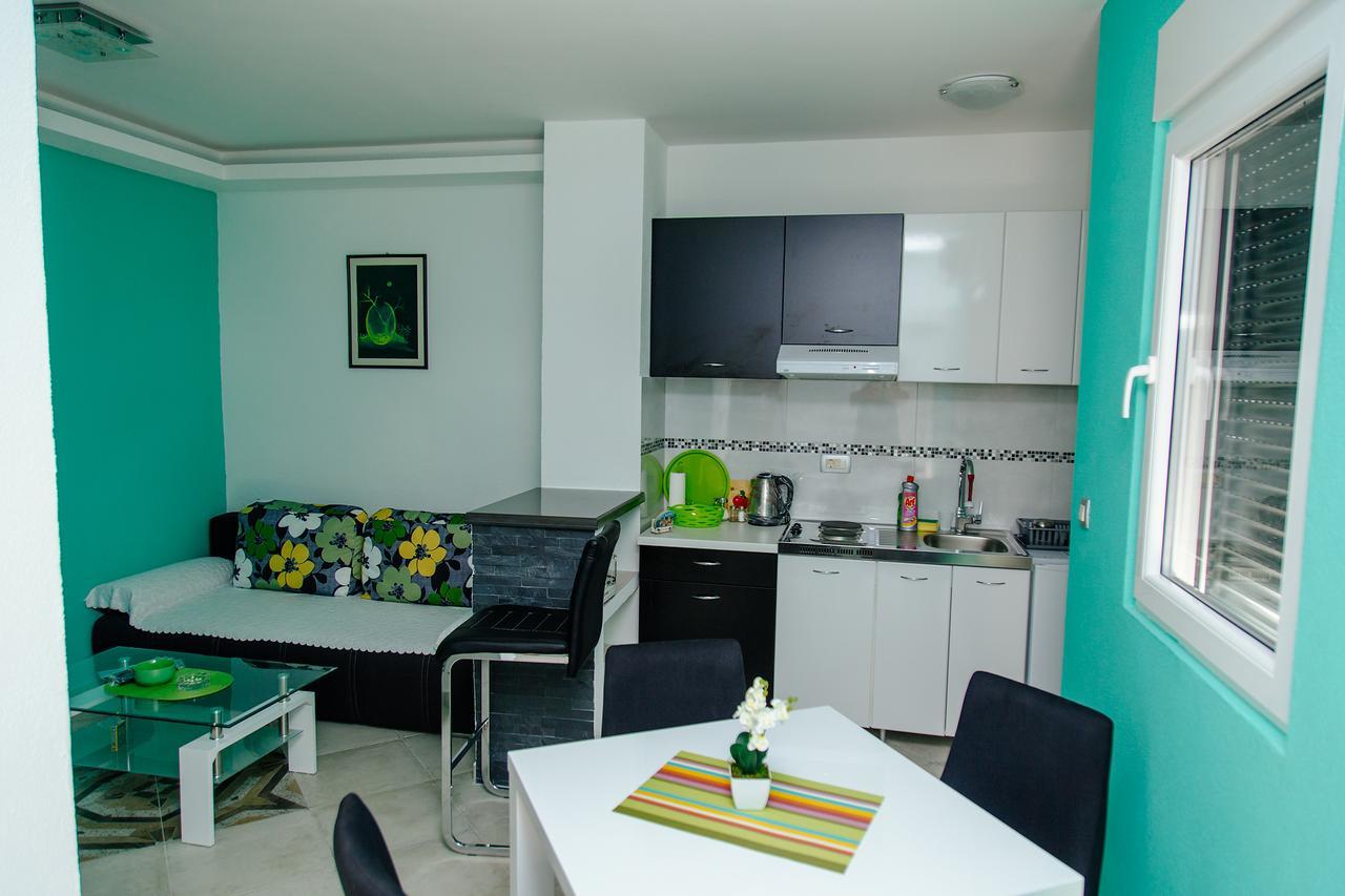 Apartmani Mozaici リサン エクステリア 写真