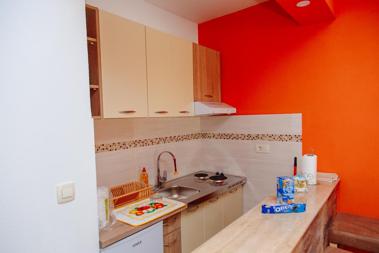 Apartmani Mozaici リサン エクステリア 写真