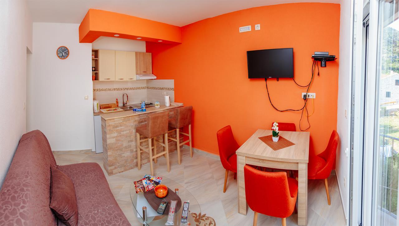 Apartmani Mozaici リサン エクステリア 写真