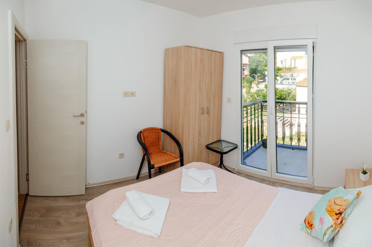 Apartmani Mozaici リサン エクステリア 写真