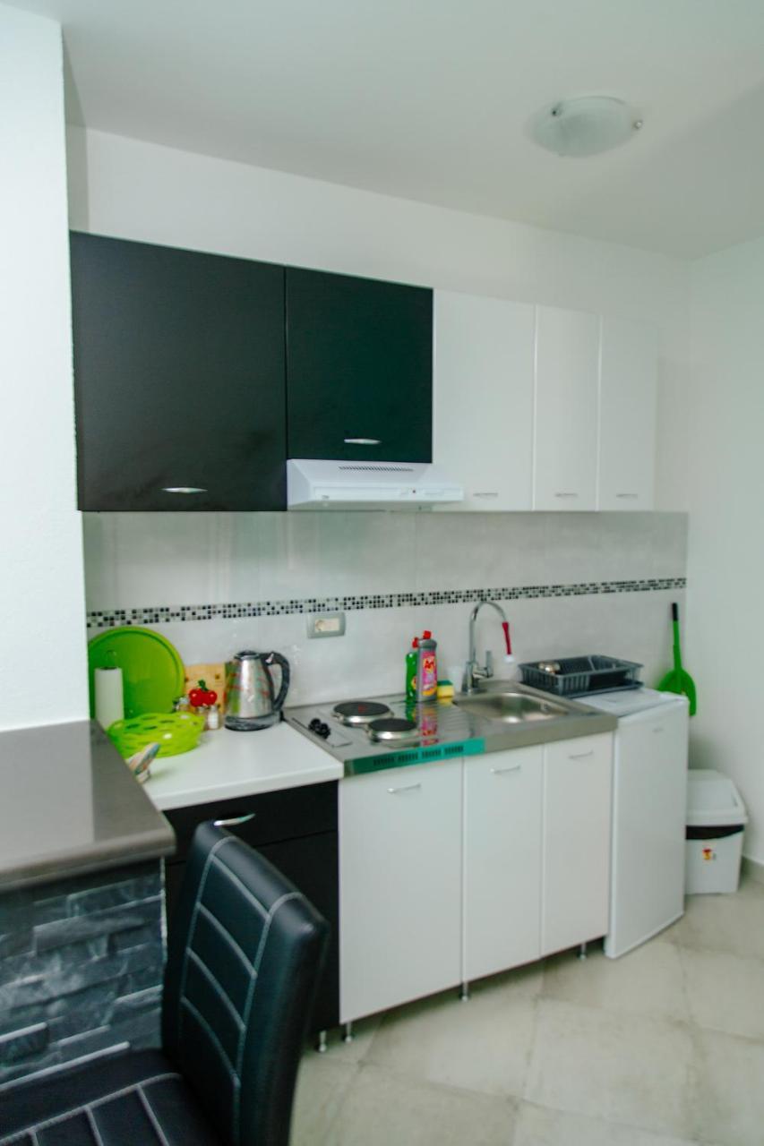 Apartmani Mozaici リサン エクステリア 写真